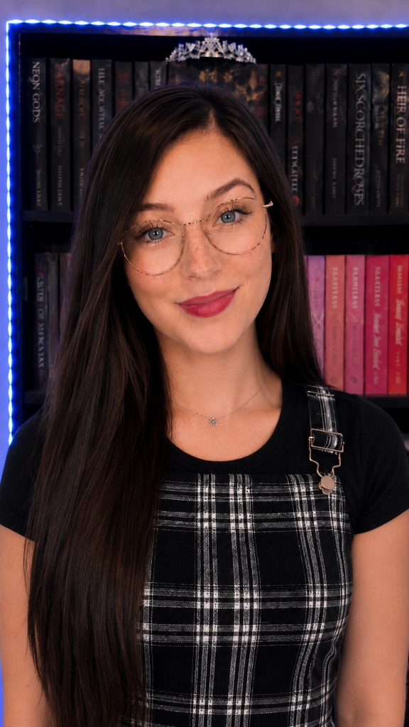 Foto de Isabela Moraes, curadora da Hot Book